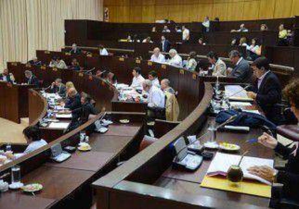La Legislatura funcion� en 2012 con un 30 por ciento de inasistencias 