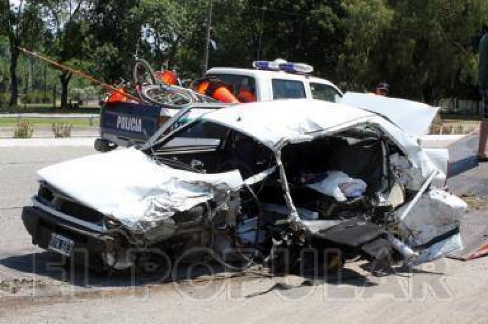 Un hombre y un chico perdieron la vida en un accidente en la Ruta 3