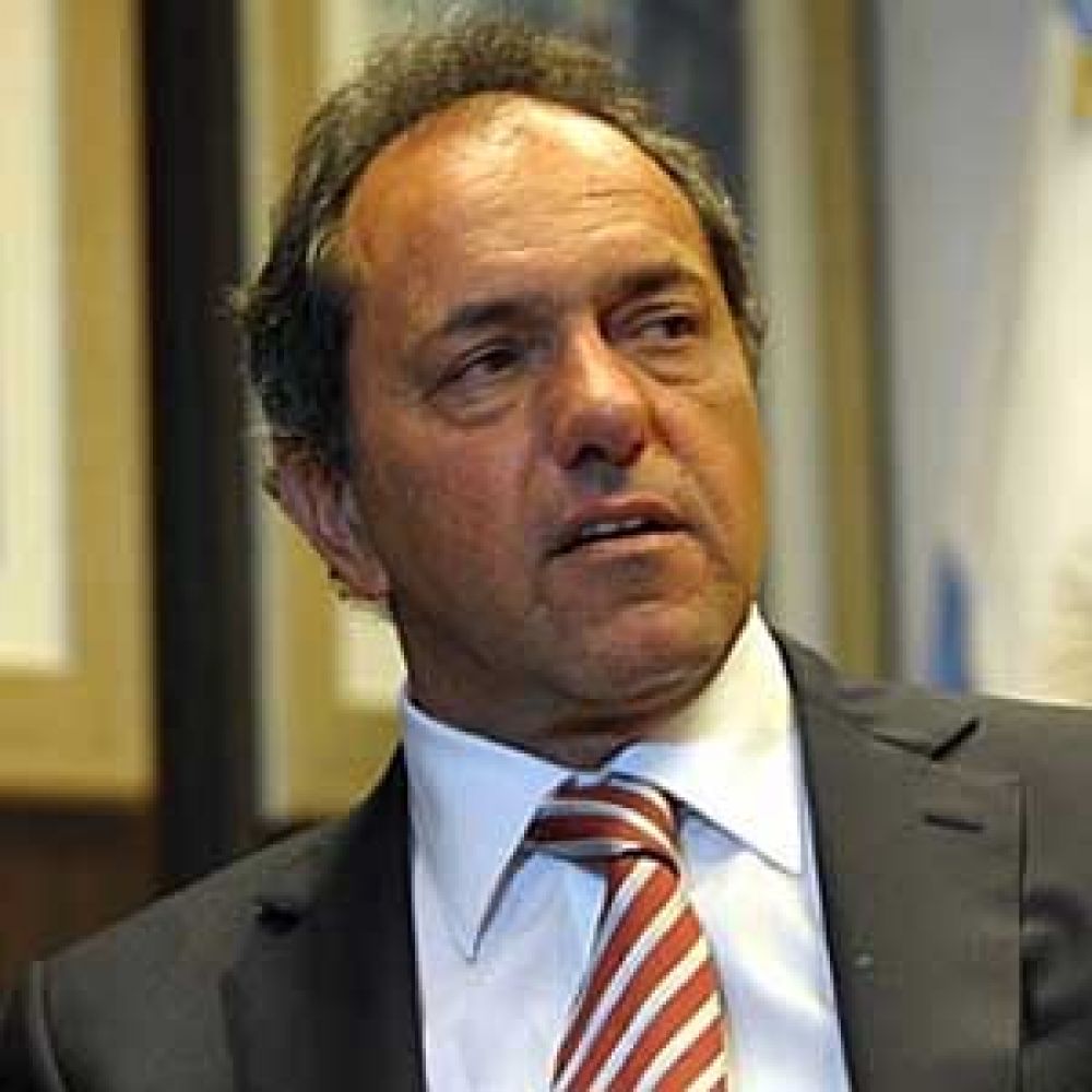 La Provincia se derrumba, y Scioli juega al carnaval