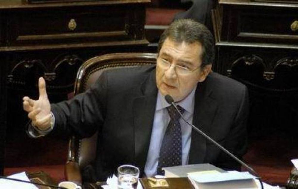 Castillo, entre los que m�s faltaron en el Senado