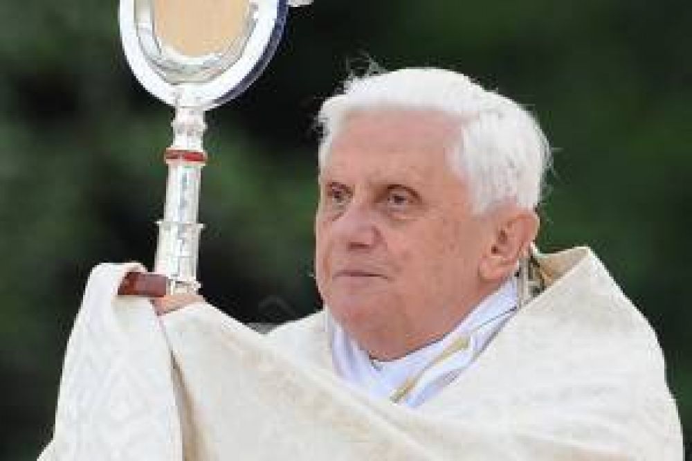Confirman marcapasos del Papa pero desmienten que sea raz�n de su renuncia