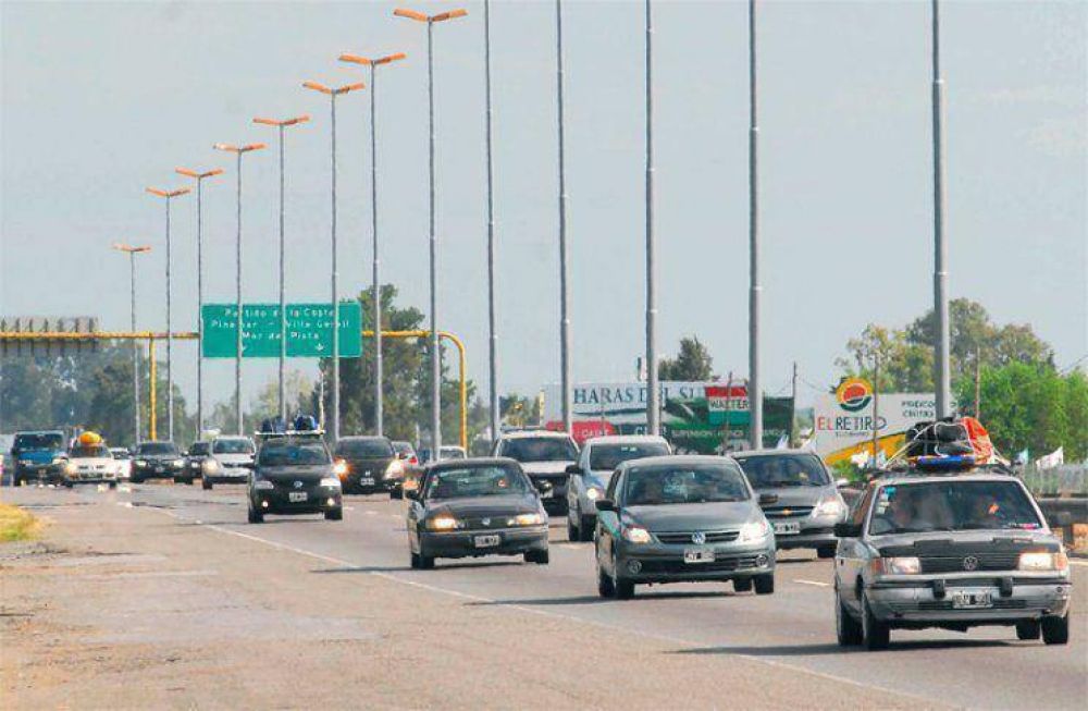 Por ruta 2 vuelven de la Costa casi 2.200 veh�culos por hora