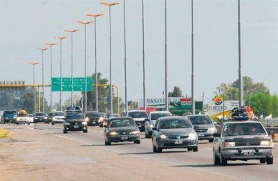 Por ruta 2 vuelven de la Costa casi 2.200 veh�culos por hora