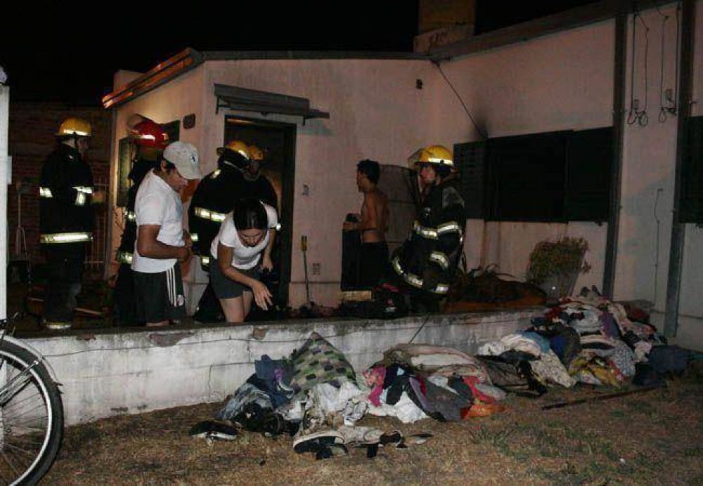 Se incendi� una casa en el barrio Rucci
