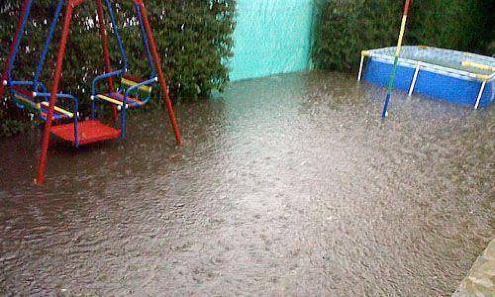 Inundaci�n y cortes de luz en la primera tormenta del a�o