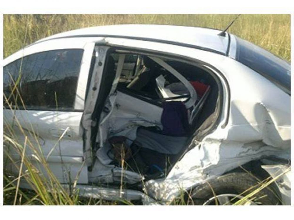 Viajaban al santuario de gauchito Gil y sufrieron un vuelco en la ruta 14