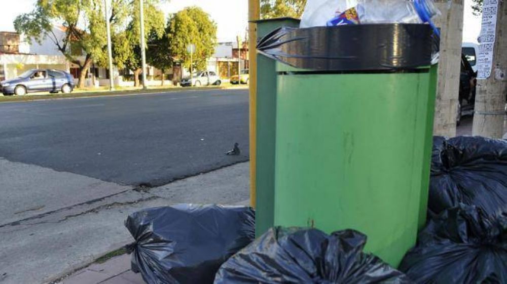 Quejas de vecinos por las bolsas de basura sin recoger