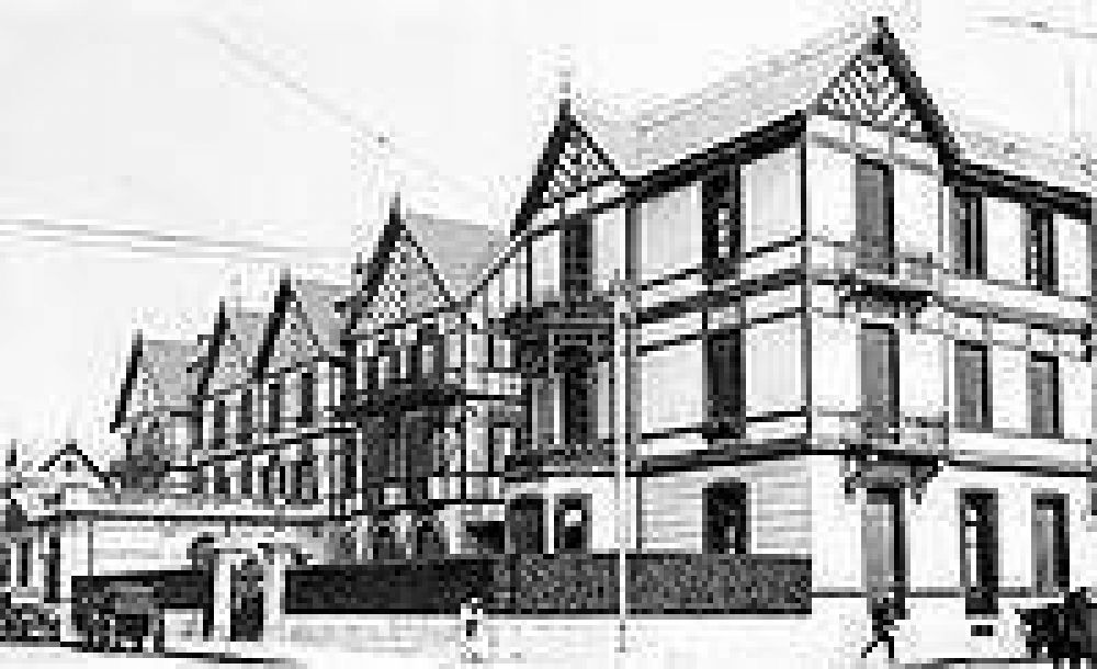 Charla sobre el Hotel Bristol en Villa Mitre
