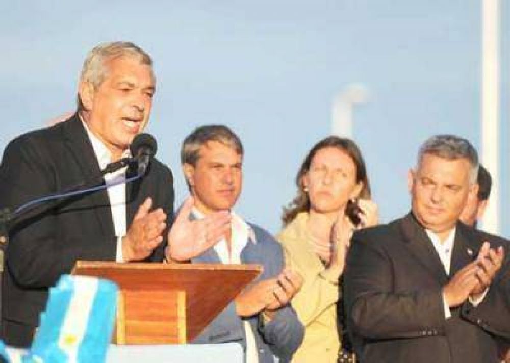  Juli�n Dominguez encabez� los actos por el 196 aniversario de la Batalla de Chacabuco, en la vecina ciudad