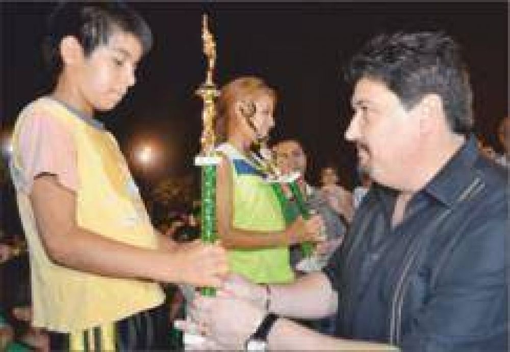 �A los barrios hay que llegar con m�s deporte, m�s cultura, m�s salud, m�s educaci�n y m�s seguridad�, dijo Closs