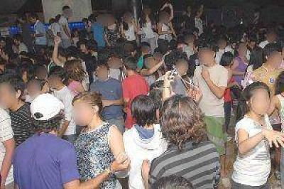 Cuatro adolescentes inventan un rapto para tapar una noche de fiesta
