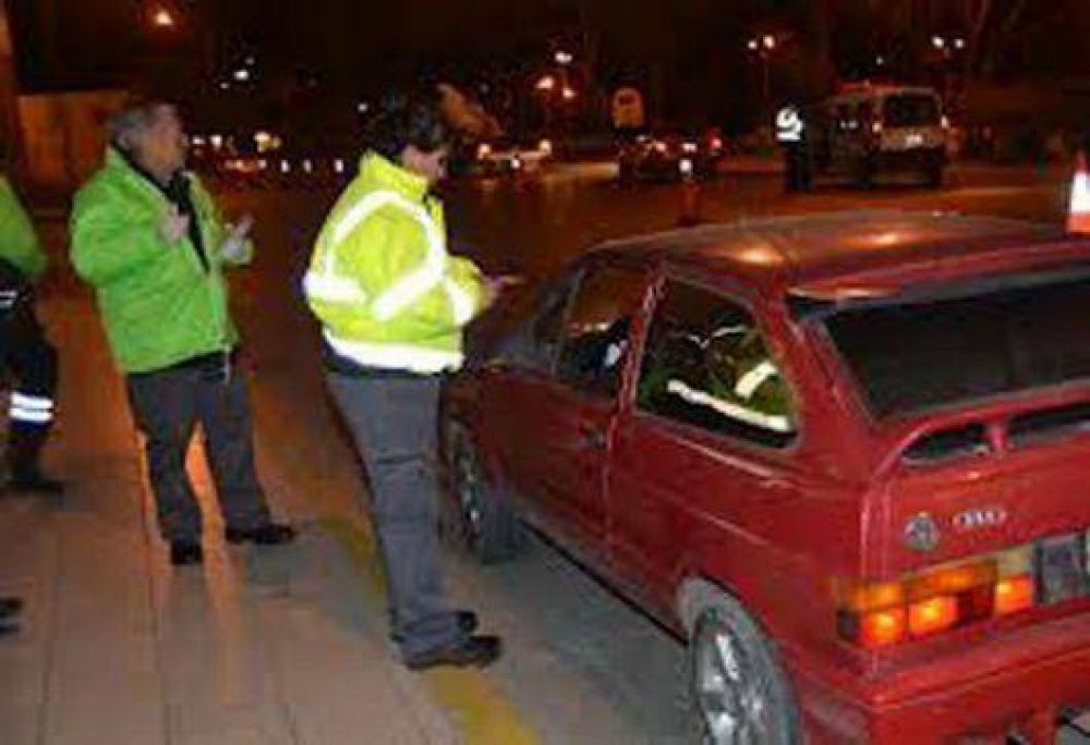 Agentes de Tr�nsito intoxicados en una noche de carnaval