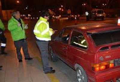 Agentes de Tr�nsito intoxicados en una noche de carnaval