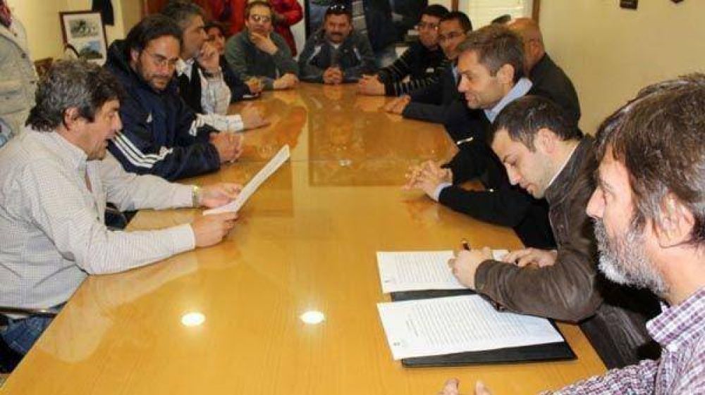Ushuaia: La CGT firm� acuerdo con el Municipio por la entrega de 100 terrenos