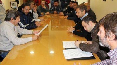 Ushuaia: La CGT firm� acuerdo con el Municipio por la entrega de 100 terrenos