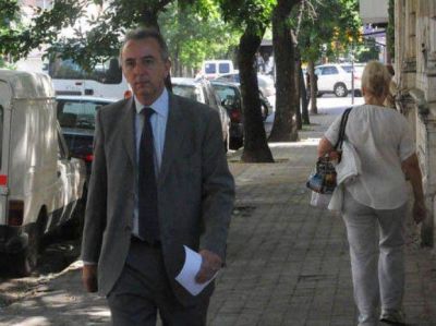 "No demoro, niego ni entorpezco que se acumulen causas si hay motivo para ello"