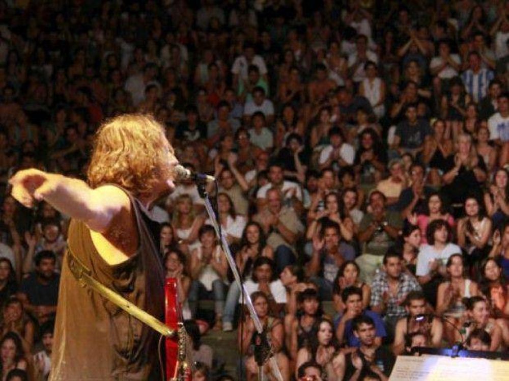 Ocho mil personas recordaron al Flaco Spinetta en una noche m�gica