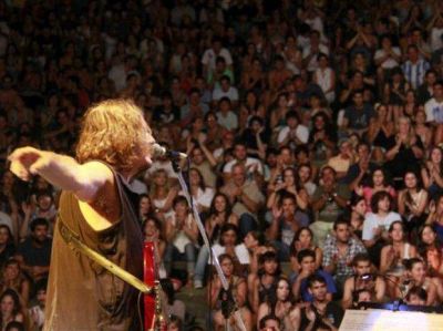 Ocho mil personas recordaron al Flaco Spinetta en una noche m�gica