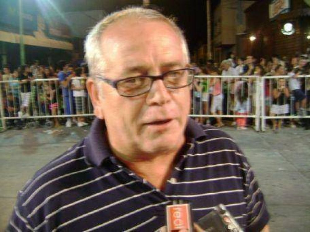Noche del carnaval: �La idea de Mario Secco ha sido recuperar las festividades�, afirm� Mui�os