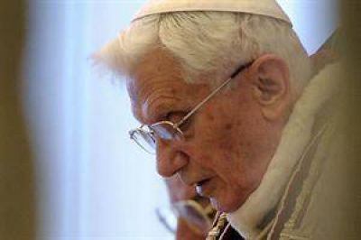 Febriles consultas e intrigas tras la renuncia del Papa
