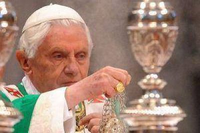 Tras dimisi�n de Benedicto XVI, analizan qu� hacer con el "anillo del Pescador"
