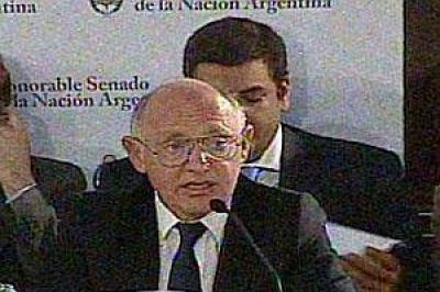 Timerman ratific� que se interrogar� "a todos los acusados" y neg� "cl�usulas secretas con Ir�n"