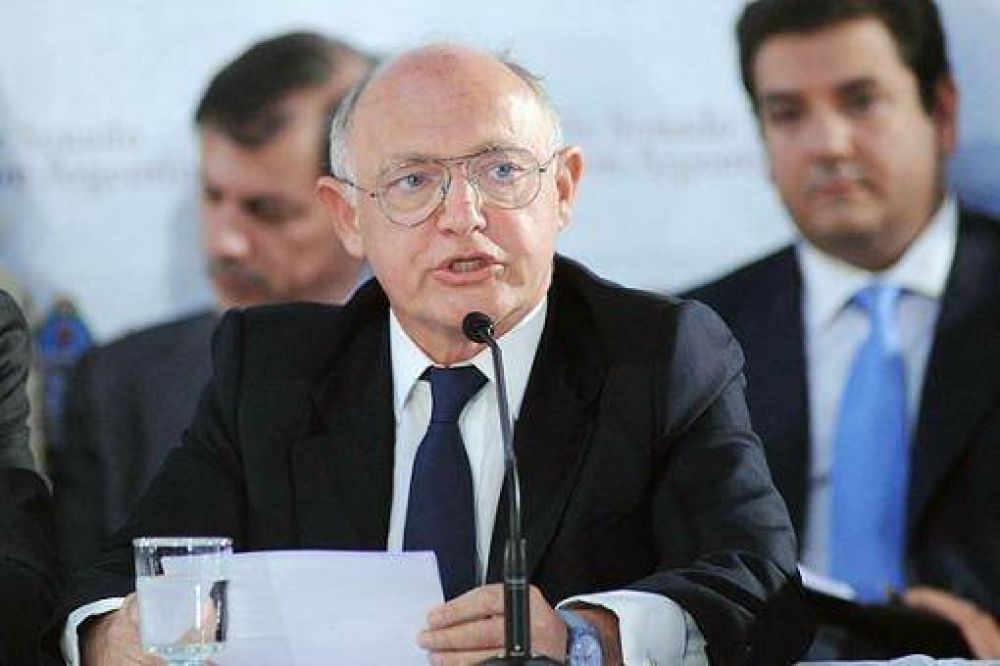 "No es ning�n placer sentarme con los negadores del Holocausto"