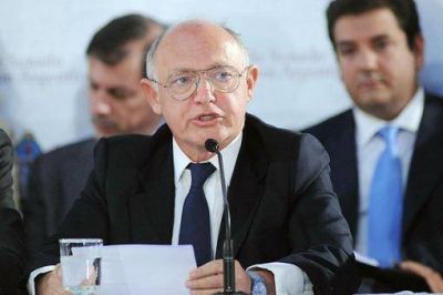 "No es ning�n placer sentarme con los negadores del Holocausto"