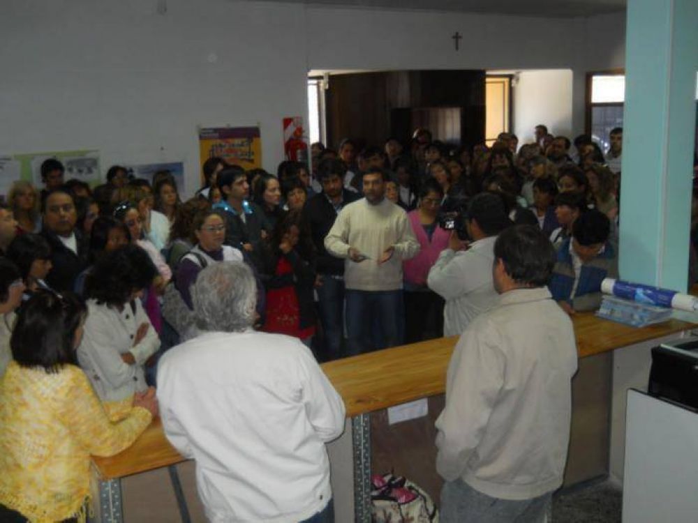 Jacobacci: docentes no tomaron cargos y ocuparon Educaci�n