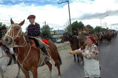 Los jinetes abrieron la fiesta de Jun�n de los Andes