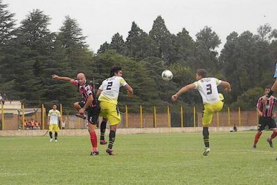 Flandria venci� a Chacarita y volvi� a festejar en casa