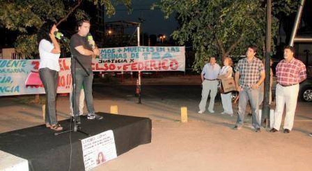 En un acto, recuerdan a los j�venes fallecidos al pisar el tercer riel sin protecci�n en Florida