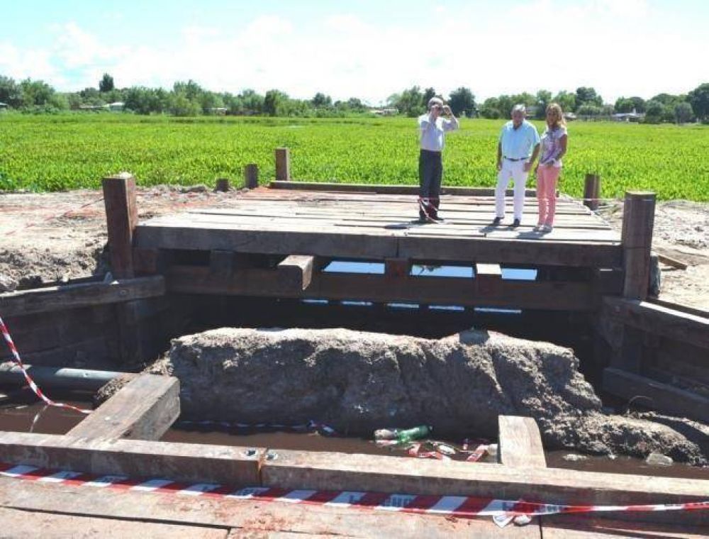 Ejecutan la etapa final de la obra de pavimentaci�n y puente vehicular de la Rivadavia