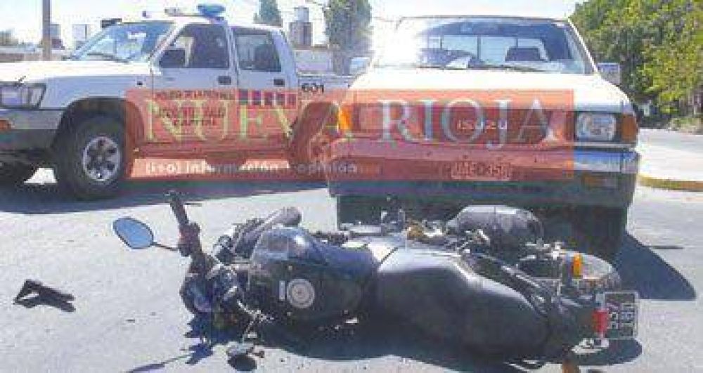 Un motociclista salv� su vida de milagro en tremendo accidente