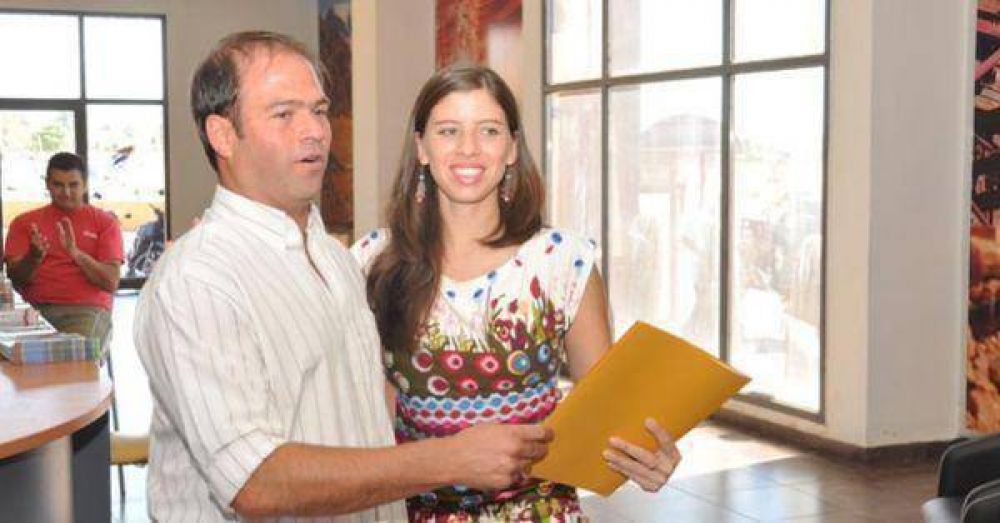 El gobierno entreg� folleter�a de promoci�n a municipios