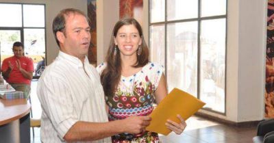 El gobierno entreg� folleter�a de promoci�n a municipios