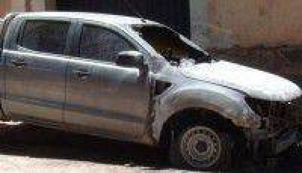 Incendiaron camioneta frente a la casa de un vocal municipal de Maimar�