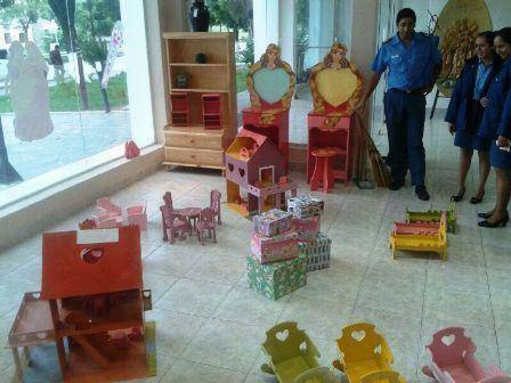 Comienza la muestra productos de los talleres de laborterapia