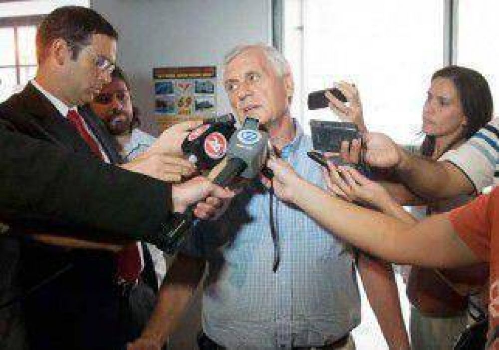 Intentan cubrir la falta de personal en el hospital 