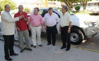 Cooperativa El�ctrica de Balcarce entreg� dos camionetas al �rea de Redes