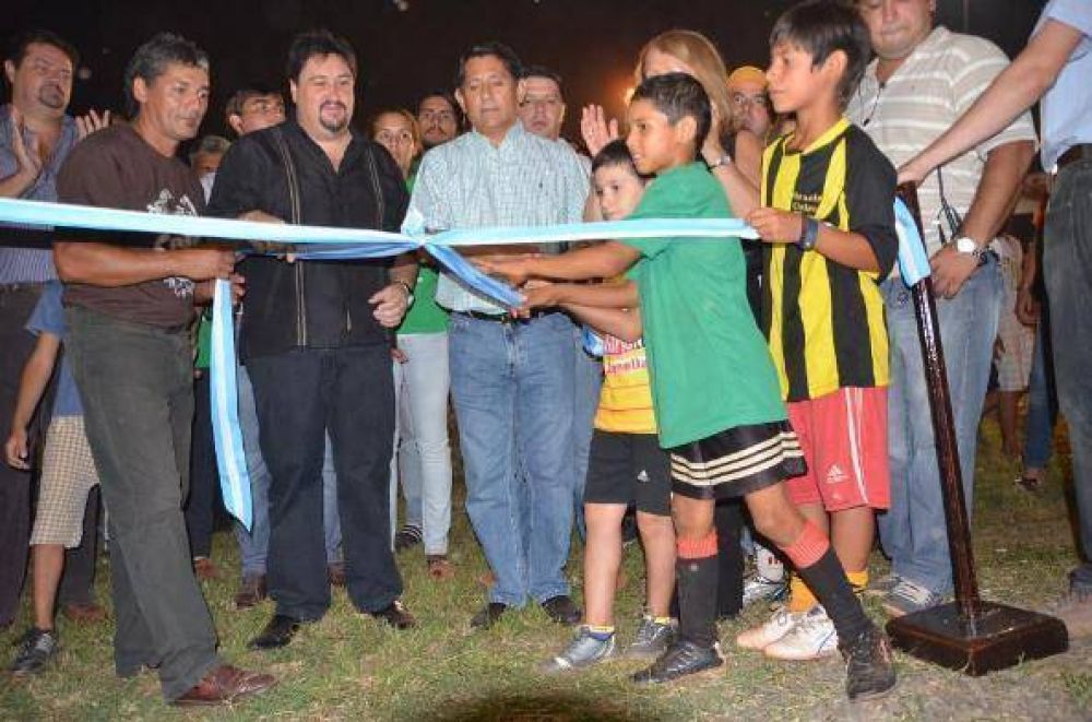 Closs inaugur� un espacio deportivo en el barrio Santa Rosa