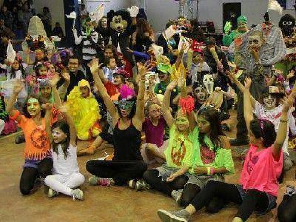 Con los mejores disfraces, finalizaron los �Carnavales de la Alegr�a 2013″