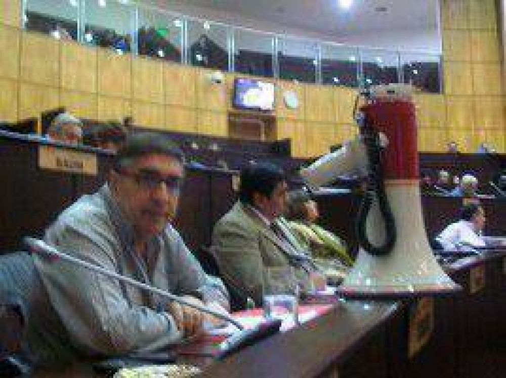 Acusan al gobierno, y tambi�n a conducci�n sindical