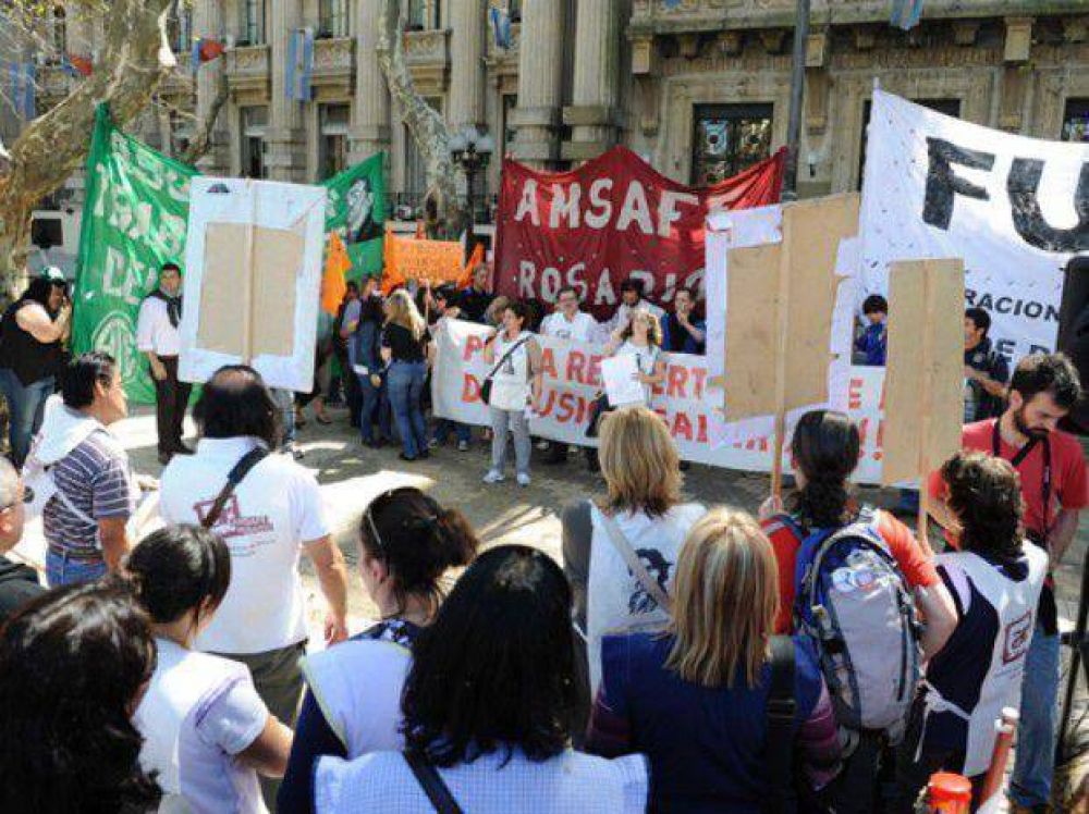 La oferta salarial que el gobierno provincial le har� a los docentes ser� desdoblada