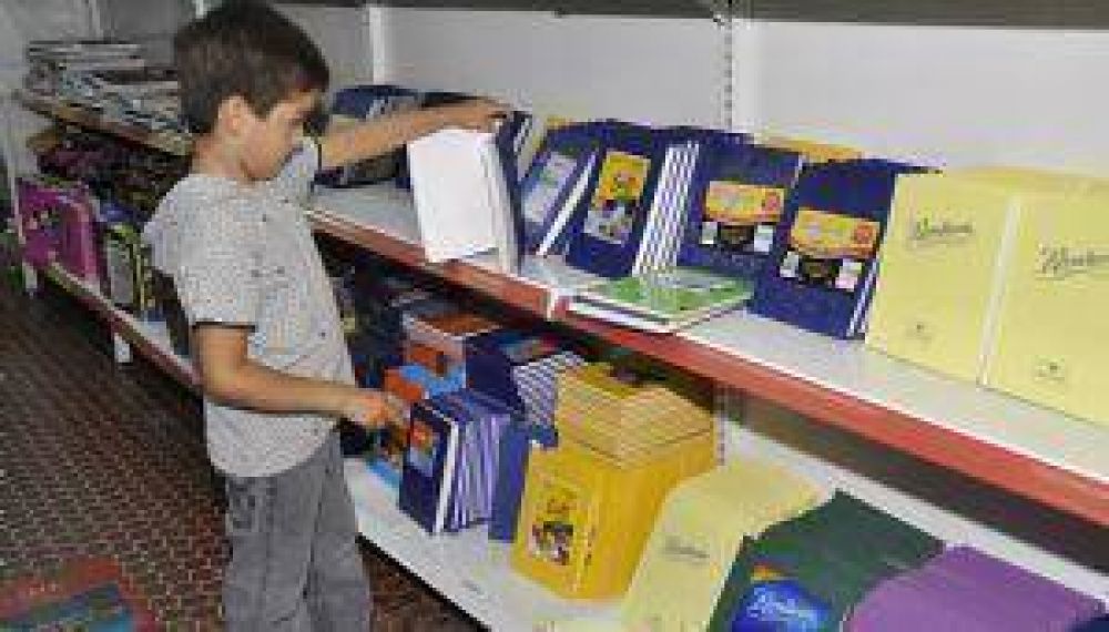 La nueva canasta escolar costar� $130