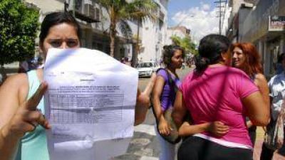 Cortaron la calle en reclamo de asistencia para sus hijos