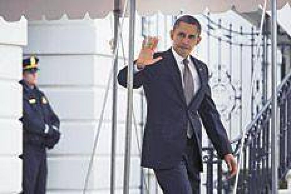 Obama sale de gira para vender su programa