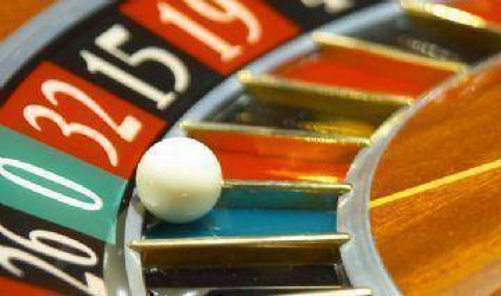 Tucumanos "tocaban" maquinarias de casinos y se llevaron unos 17 mil pesos
