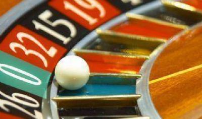 Tucumanos "tocaban" maquinarias de casinos y se llevaron unos 17 mil pesos