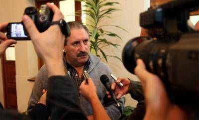 Scalesi sale al cruce de Alfonso y defiende al IPAP